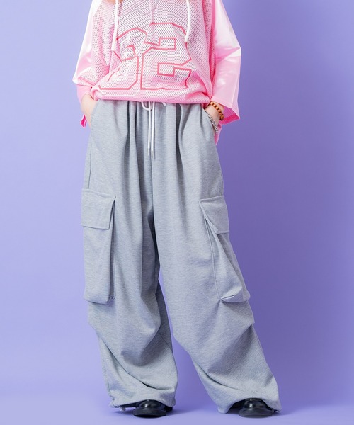 a.p.o.v.(エーピーオービー)の「a.p.o.v. スーパーワイドドレープニープリーツスウェットカーゴパンツ(カーゴパンツ・メンズ・ブラック/ブラウン/グレー・ONESIZE)」の2枚目の写真