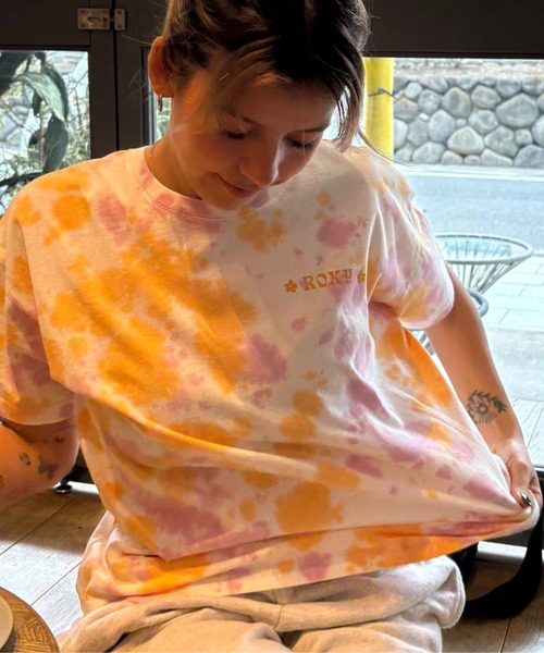 ROXY(ロキシー)の「SUMMER DREAMS /ロキシーバックプリントタイダイ柄半袖Tシャツ(Tシャツ/カットソー・レディース・オレンジ/ミント/ブルー・LARGE/MEDIUM/SMALL)」の22枚目の写真