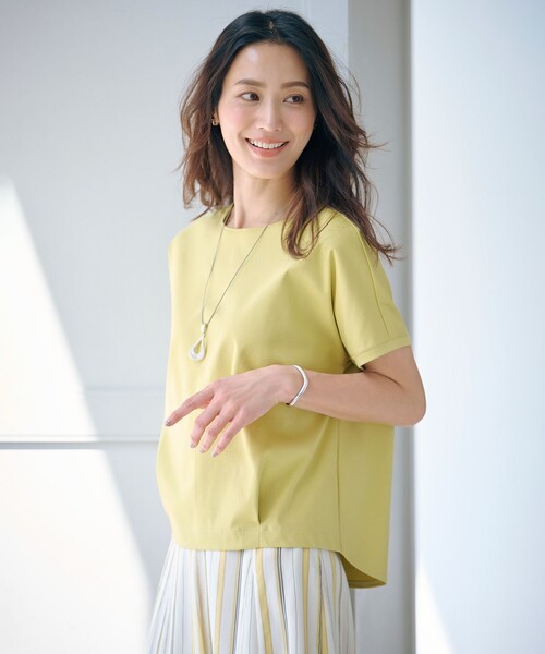 J.PRESS（ジェイプレス）の「【WEB限定カラーあり・洗える】コットンスムース フレンチスリーブ カットソー（Tシャツ/カットソー・レディース・ピーコックグリーン系/ネイビー系/ホワイト系/ライトグレー系/ピンク系/ダークブラウン系/イエロー系・MEDIUM/LARGE）」の6枚目の写真