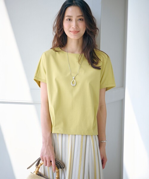 J.PRESS（ジェイプレス）の「【WEB限定カラーあり・洗える】コットンスムース フレンチスリーブ カットソー（Tシャツ/カットソー・レディース・ピーコックグリーン系/ネイビー系/ホワイト系/ライトグレー系/ピンク系/ダークブラウン系/イエロー系・MEDIUM/LARGE）」の8枚目の写真