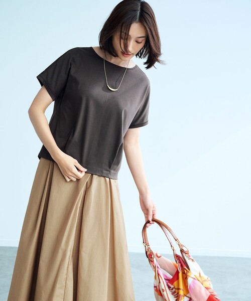J.PRESS（ジェイプレス）の「【WEB限定カラーあり・洗える】コットンスムース フレンチスリーブ カットソー（Tシャツ/カットソー・レディース・ピーコックグリーン系/ネイビー系/ホワイト系/ライトグレー系/ピンク系/ダークブラウン系/イエロー系・MEDIUM/LARGE）」の14枚目の写真