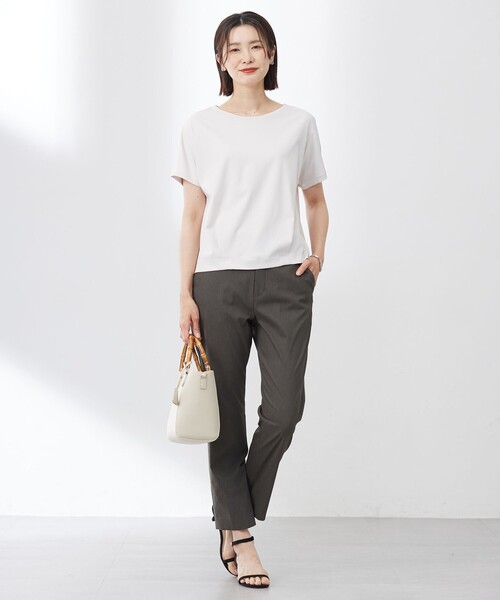 J.PRESS（ジェイプレス）の「【WEB限定カラーあり・洗える】コットンスムース フレンチスリーブ カットソー（Tシャツ/カットソー・レディース・ピーコックグリーン系/ネイビー系/ホワイト系/ライトグレー系/ピンク系/ダークブラウン系/イエロー系・MEDIUM/LARGE）」の15枚目の写真