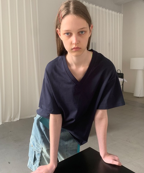 LONSLAN（ロンスラン）の「【LONSLAN】VネックオーバーTシャツ（Tシャツ/カットソー・レディース・ブラック/ホワイト/ネイビー・M）」の3枚目の写真