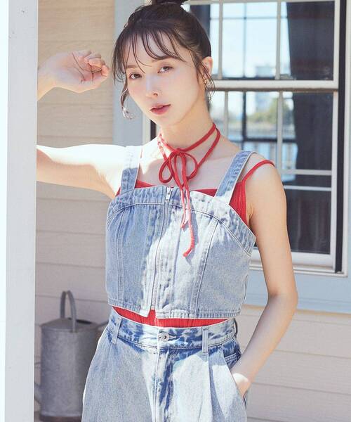 earth music&ecology(アースミュージックアンドエコロジー)の「フロントジップデニムビスチェ(ベスト・レディース・ライトインディゴブルー/ブラック・FREE)」の3枚目の写真