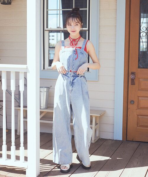 earth music&ecology(アースミュージックアンドエコロジー)の「フロントジップデニムビスチェ(ベスト・レディース・ライトインディゴブルー/ブラック・FREE)」の6枚目の写真