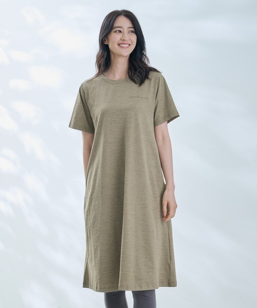 Arnold Palmer（アーノルドパーマー）の「タウン＆レジャー Tシャツ ワンピース（ワンピース・レディース・ブラック/アイボリー/カーキ・L/M/S）」の3枚目の写真