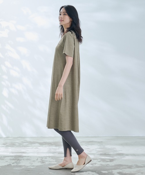 Arnold Palmer（アーノルドパーマー）の「タウン＆レジャー Tシャツ ワンピース（ワンピース・レディース・ブラック/アイボリー/カーキ・L/M/S）」の12枚目の写真