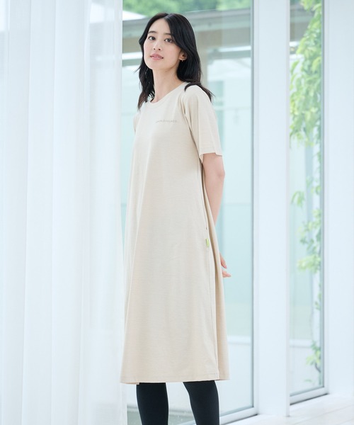 Arnold Palmer（アーノルドパーマー）の「タウン＆レジャー Tシャツ ワンピース（ワンピース・レディース・ブラック/アイボリー/カーキ・L/M/S）」の5枚目の写真