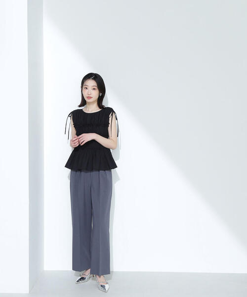NATURAL BEAUTY BASIC(ナチュラルビューティーベーシック)の「◇シャーリングペプラムブラウス(シャツ/ブラウス・レディース・オフホワイト/ブラック/イエロー・SMALL/MEDIUM)」の11枚目の写真