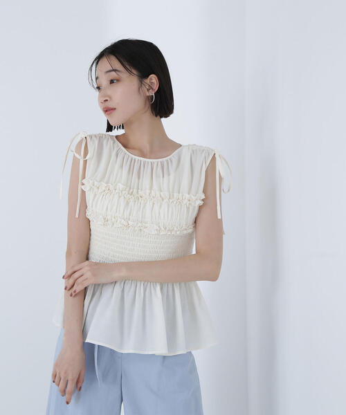 NATURAL BEAUTY BASIC(ナチュラルビューティーベーシック)の「◇シャーリングペプラムブラウス(シャツ/ブラウス・レディース・オフホワイト/ブラック/イエロー・SMALL/MEDIUM)」の19枚目の写真