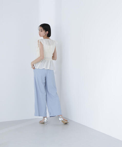 NATURAL BEAUTY BASIC(ナチュラルビューティーベーシック)の「◇シャーリングペプラムブラウス(シャツ/ブラウス・レディース・オフホワイト/ブラック/イエロー・SMALL/MEDIUM)」の20枚目の写真