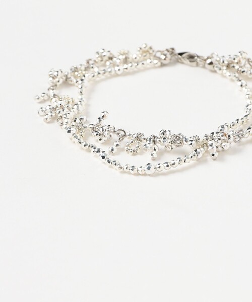 Ray BEAMS（レイビームス）の「LOTUS PINK / twinkle リトル フラワー ブレスレット（ブレスレット・レディース・シルバー/サックスブルー・ONE SIZE）」の3枚目の写真