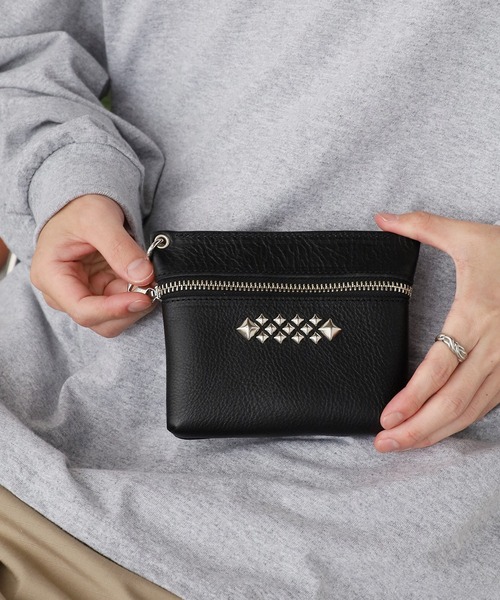 CALEE（キャリー）の「CALEE/キャリー STUDS LEATHER ZIP POUCH ジップ