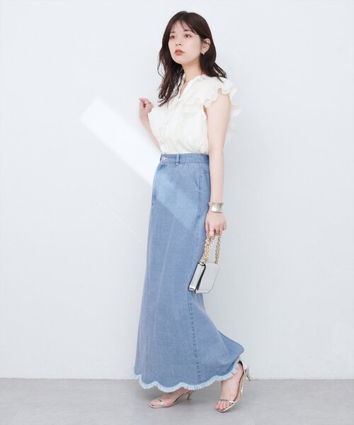 natural couture（ナチュラルクチュール）の「裾フリンジスカラップデニムスカート（スカート・レディース・インディゴブルー/オフホワイト/ブルー・SMALL/MEDIUM/LARGE）」の3枚目の写真