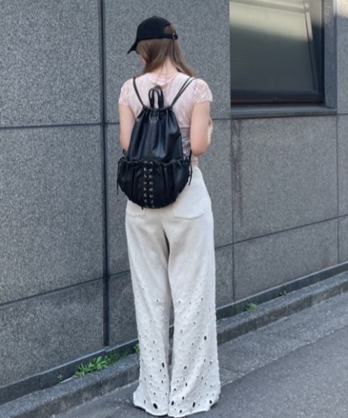 SLY（スライ）の「F/LEATHER BONDAGE KNAPSACK フェイクレザー ボンデージ ナップサック（バックパック/リュック・レディース・ブラック・FREE）」の13枚目の写真