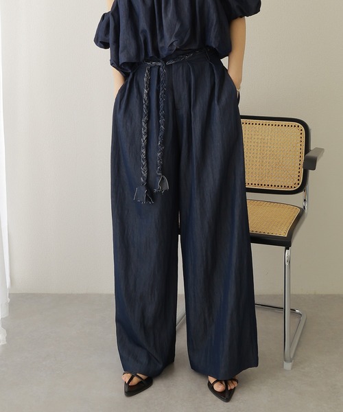 LAULEN(ローレン)の「double tuck belted wide pants/ダブルタック編み込みベルト付きワイドパンツ(その他パンツ・レディース・ネイビー・S/M)」の1枚目の写真