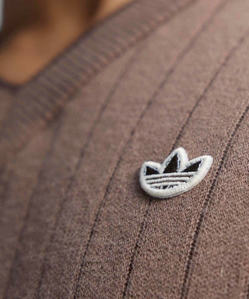 adidas（アディダス）の「オリジナルスゴルフ Vネック セーター【adidas Golf/アディダスゴルフ】（ニット/セーター・メンズ・グリーン/ブラウン/コバルトブルー・LARGE/MEDIUM/X-LARGE/SMALL/XX-LARGE）」の15枚目の写真