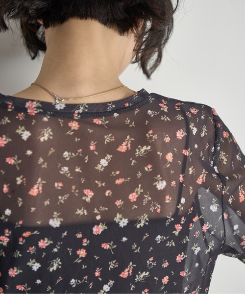 THE YOn(ザヨン)の「小花柄シアーハーフスリーブプルオーバー(Tシャツ/カットソー・レディース・アイボリー/ブラック・FREE)」の9枚目の写真