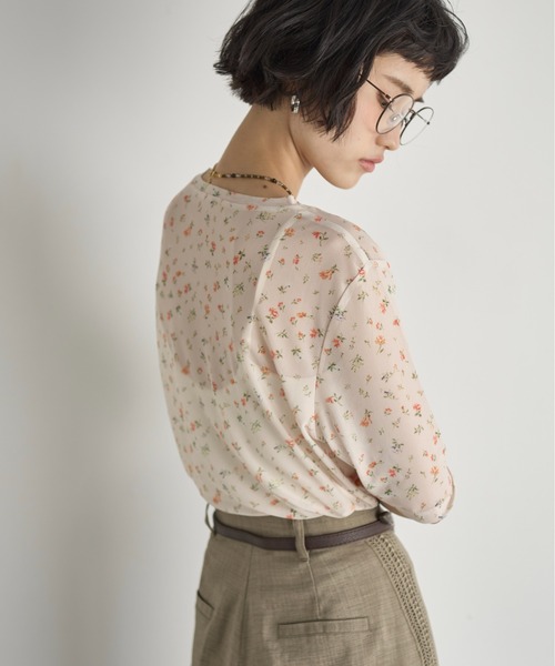 THE YOn(ザヨン)の「小花柄シアーハーフスリーブプルオーバー(Tシャツ/カットソー・レディース・アイボリー/ブラック・FREE)」の22枚目の写真