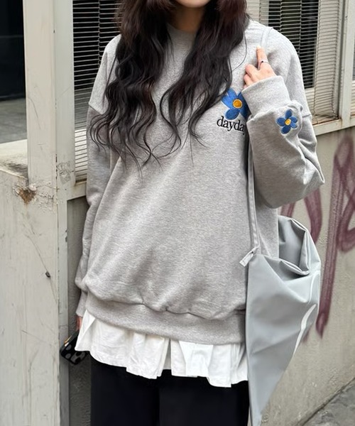 DAYDAY(デイデイ)の「ボタンロゴクルーネックスウェット(スウェット・レディース・ネイビー/グレー・L/XL/M)」の7枚目の写真