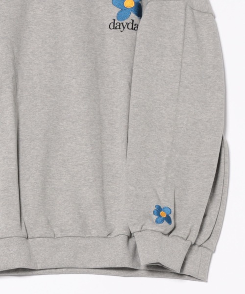 DAYDAY(デイデイ)の「ボタンロゴクルーネックスウェット(スウェット・レディース・ネイビー/グレー・L/XL/M)」の13枚目の写真
