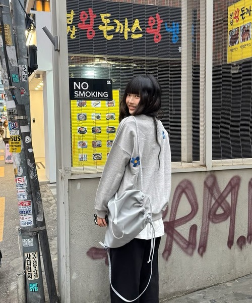 DAYDAY(デイデイ)の「ボタンロゴクルーネックスウェット(スウェット・レディース・ネイビー/グレー・L/XL/M)」の3枚目の写真