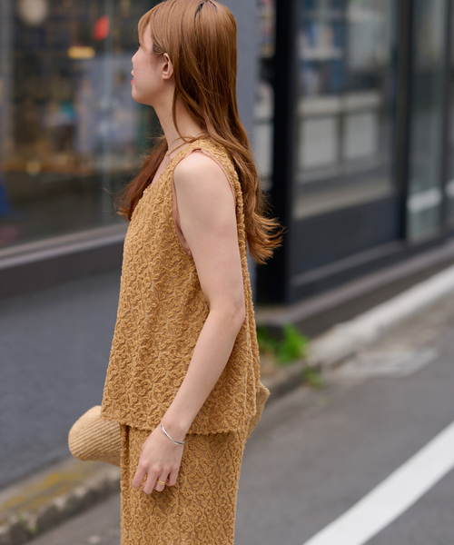 JOURNAL STANDARD relume（ジャーナルスタンダード　レリューム）の「［25AW新作］キカカットジャガードノースリーブプルオーバー（その他トップス・レディース・キャメル/ブラック・FREE）」の21枚目の写真