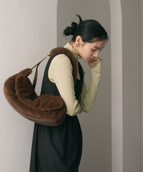 NOMADIS（ノマディス）の「【別注】＜NOMADIS＞LUCK フェイクファー ショルダーバッグ（ショルダーバッグ・レディース・その他1/ダークブラウン・FREE）」の3枚目の写真