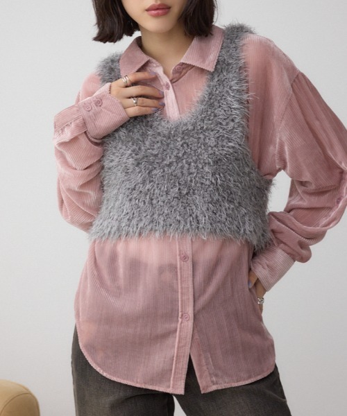 AZUL by moussy（アズールバイマウジー）の「バックオープンポンポンヤーンベスト（ベスト・レディース・グレー/ピンク/アイボリー・FREE）」の2枚目の写真