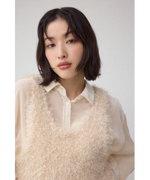 AZUL by moussy（アズールバイマウジー）の「バックオープンポンポンヤーンベスト（ベスト・レディース・グレー/ピンク/アイボリー・FREE）」の4枚目の写真