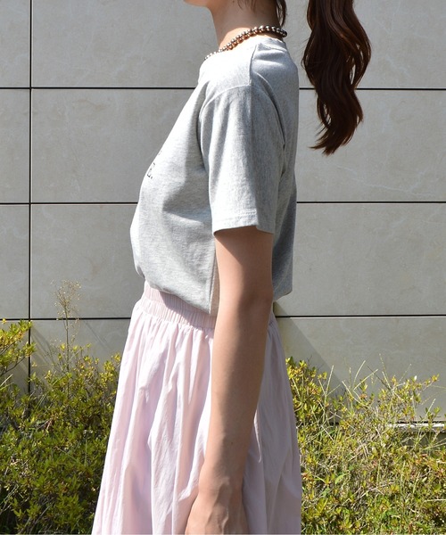 &soiree(アンドソワレ)の「【&soiree】フロントロゴプリントTシャツ(Tシャツ/カットソー・レディース・ピンク/グレー/イエロー・MEDIUM)」の9枚目の写真