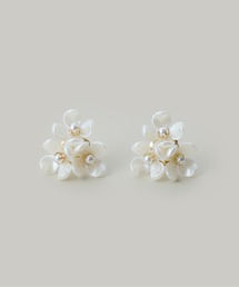 Jolie Toujours（ジョリトゥジュール）の「樹脂パールフラワーボリュームピアス（ピアス（両耳用））」