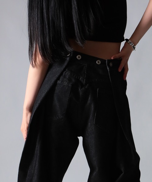 NANAHACHI（ナナハチ）の「デザインタック ワイドデニムパンツ（デニムパンツ・レディース・ブルー/ブラック・SMALL/MEDIUM/LARGE）」の2枚目の写真