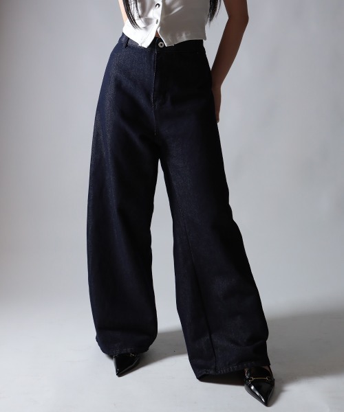 NANAHACHI（ナナハチ）の「デザインタック ワイドデニムパンツ（デニムパンツ・レディース・ブルー/ブラック・SMALL/MEDIUM/LARGE）」の3枚目の写真