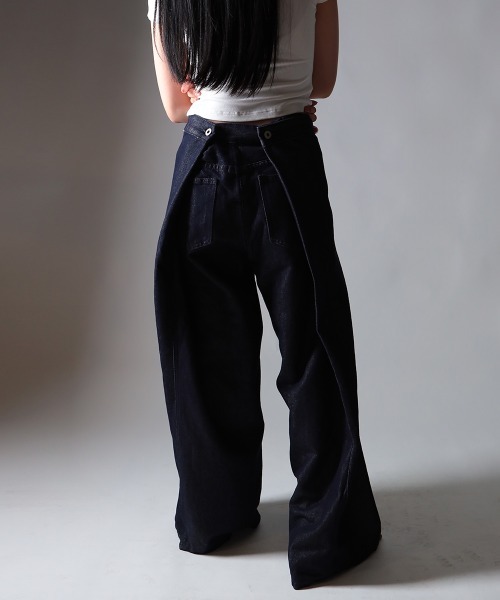 NANAHACHI（ナナハチ）の「デザインタック ワイドデニムパンツ（デニムパンツ・レディース・ブルー/ブラック・SMALL/MEDIUM/LARGE）」の6枚目の写真