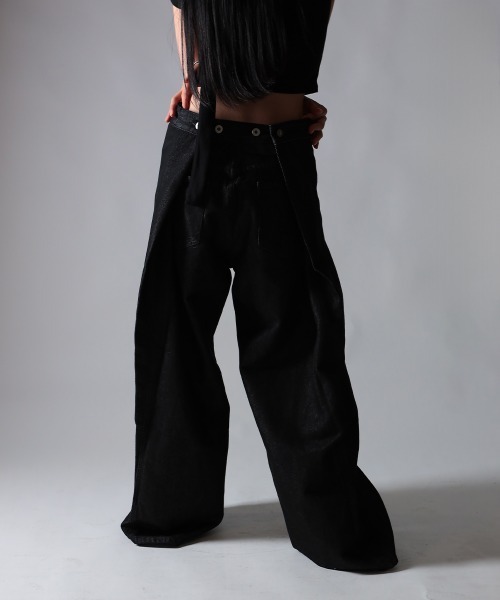 NANAHACHI（ナナハチ）の「デザインタック ワイドデニムパンツ（デニムパンツ・レディース・ブルー/ブラック・SMALL/MEDIUM/LARGE）」の10枚目の写真