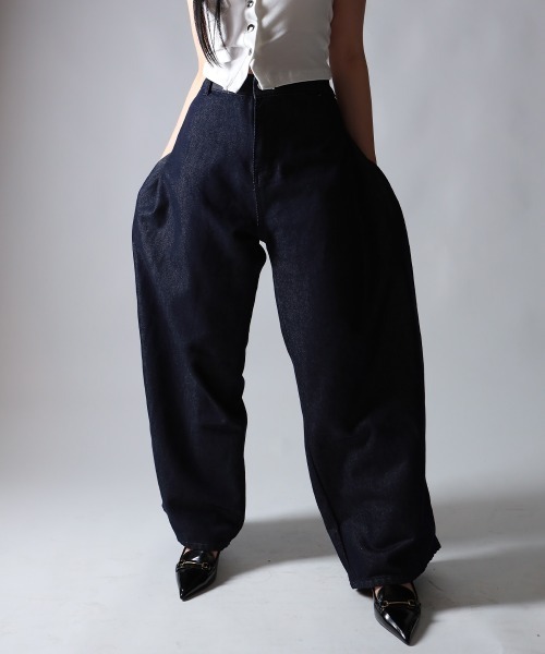NANAHACHI（ナナハチ）の「デザインタック ワイドデニムパンツ（デニムパンツ・レディース・ブルー/ブラック・SMALL/MEDIUM/LARGE）」の17枚目の写真