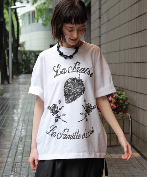 H.A.K（ハク）の「5．6オンスコットン天竺　いちご＆バラモチーフプリントTシャツ（Tシャツ/カットソー・レディース・ブルー/ホワイト/ブラック・FREE）」の2枚目の写真