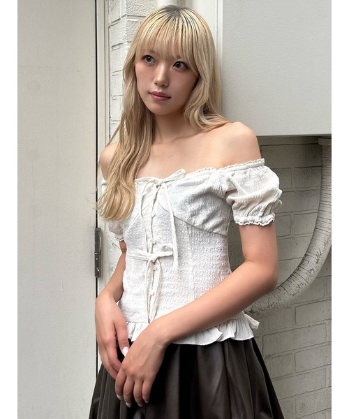 CALNAMUR（カルナムール）の「フリルカラーシャツ（シャツ/ブラウス・レディース・ブラウン/ネイビー/オフホワイト・FREE）」の2枚目の写真