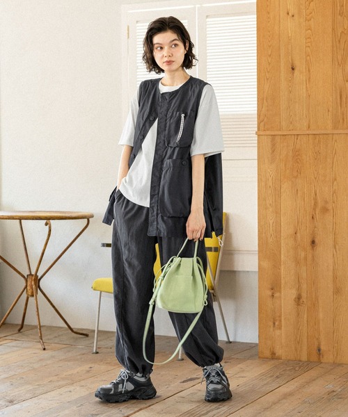 niko and...（ニコアンド）の「オリジナルレザー2WAY巾着ショルダーバッグ（ショルダーバッグ・レディース・ブラック/ベージュ/ブラウン/ライトグリーン/ダークブラウン・0）」の20枚目の写真