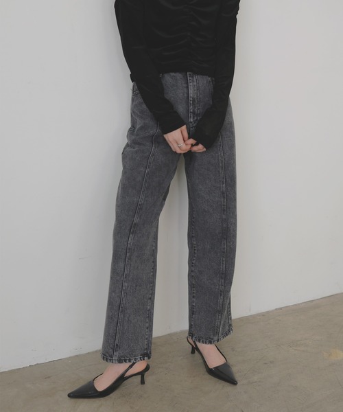 LIAN（リアン）の「センターラインストレートデニムパンツ（デニムパンツ・レディース・グレー/ブルー/ベージュ/インディゴブルー・SMALL/MEDIUM）」の2枚目の写真