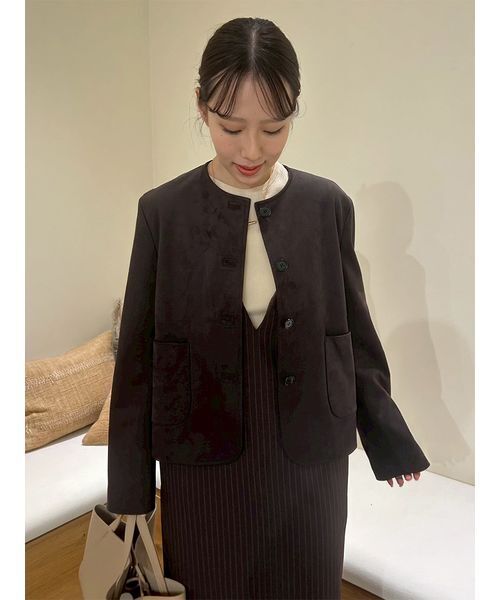 Mila Owen（ミラオーウェン）の「パッチポケットコンパクトスエードジャケット（ノーカラージャケット・レディース・キャメル/ダークブラウン・0/1）」の3枚目の写真