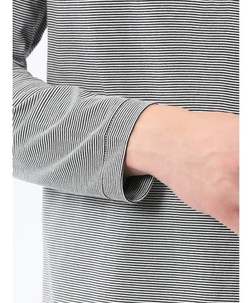 TAKA-Q(タカキュー)の「【ストレッチ シルケットコットン】m.f.エディトリアル メンズ ハイネック 長袖Tシャツ(Tシャツ/カットソー・メンズ・ホワイト×ブラック/ブラウン・MEDIUM/X-LARGE/LARGE)」の9枚目の写真