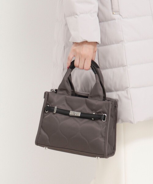 MICO COULIER(ミコクリエ)の「ラインテープ2WAYミニトートバッグ(トートバッグ・レディース・ベージュ/チャコールグレー・FREE)」の1枚目の写真