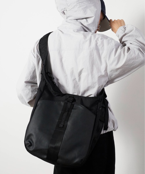 White Mountaineering×BRIEFING ショルダーバッグ BLK White Mountaineering x BRIEFING ビーエルケー ホワイト