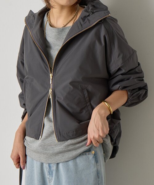 Jena espace merveilleux（ジェナ　エスパスメルヴェイユ）の「スタンドネックタフタジャケット（その他アウター・レディース・チャコールグレー/ベージュ・FREE）」の2枚目の写真