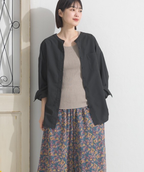 OMNES(オムネス)の「テックコットンバンドカラー長袖シャツ(シャツ/ブラウス・レディース・ホワイト/ブラック/ベージュ/イエロー/グリーン/ネイビー系/ブルー系その他・FREE)」の21枚目の写真
