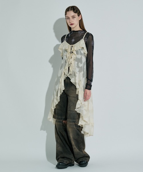 ANNA SUI NYC（アナ スイ エヌ ワイ シー）の「ラッフルシフォンキャミソール（ワンピース・レディース・ブラック/ホワイト/キャメル・FREE）」の2枚目の写真