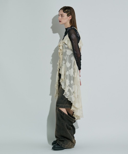 ANNA SUI NYC（アナ スイ エヌ ワイ シー）の「ラッフルシフォンキャミソール（ワンピース・レディース・ブラック/ホワイト/キャメル・FREE）」の5枚目の写真