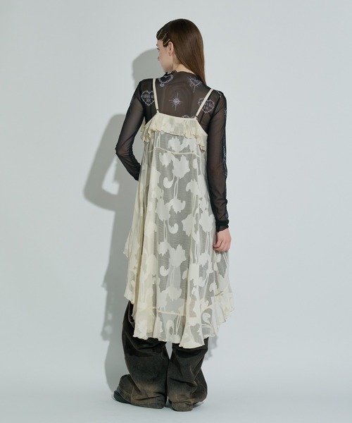 ANNA SUI NYC（アナ スイ エヌ ワイ シー）の「ラッフルシフォンキャミソール（ワンピース・レディース・ブラック/ホワイト/キャメル・FREE）」の8枚目の写真